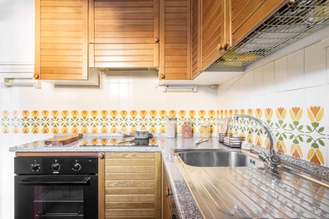 Apartment, 2 Bedrooms | Private kitchen | Full-size fridge, microwave, oven, stovetop