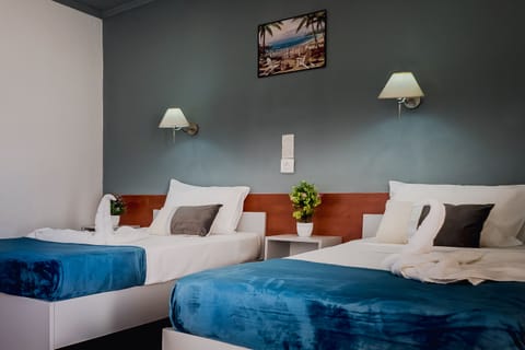 Minibar, in-room safe, laptop workspace, iron/ironing board