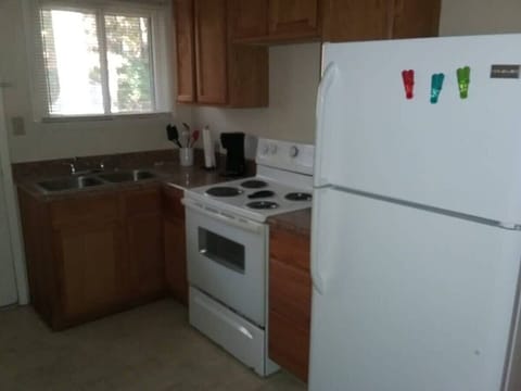 Full kitchen appliances Stove, Refrigerator and Microwave