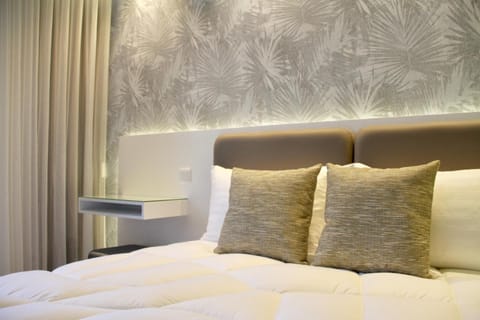 Minibar, soundproofing, free WiFi, bed sheets