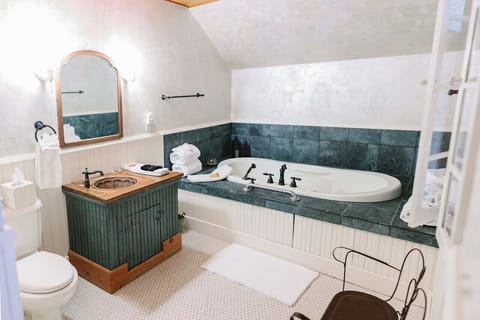 Luxury Single Room | Individually decorated, individually furnished, desk, soundproofing