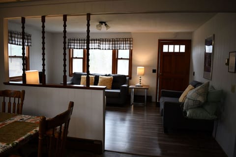Comfort Townhome | In-room dining