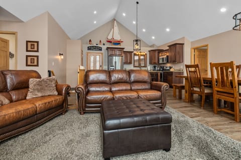 Relax on the sofa and enjoy the lake view!