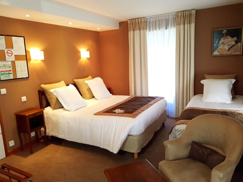 Premium bedding, desk, soundproofing, free WiFi