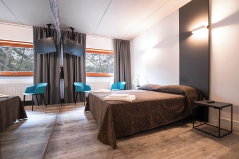 Superior Double or Twin Room | In-room safe, desk, free WiFi