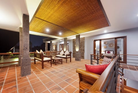 Room, Pool View | Living area