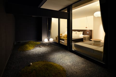 Suite Room | In-room safe, blackout drapes, iron/ironing board