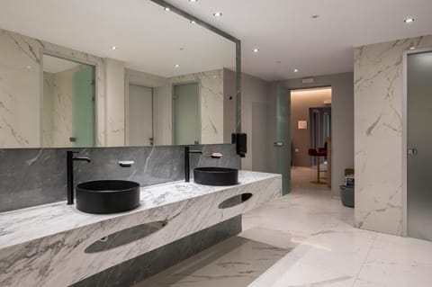 Sauna, Turkish bath, Thai massages, facials, massages