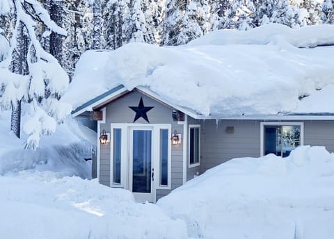 Snow levels can very. Currently there is still plenty of snow as of 01.28.2023