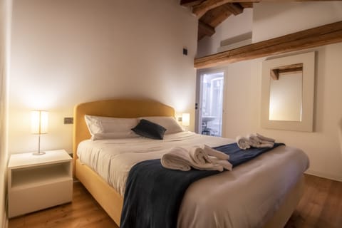 Double Room | Desk, cribs/infant beds, free WiFi, bed sheets