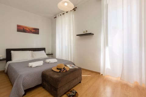 Apartment | Iron/ironing board, free cribs/infant beds, bed sheets