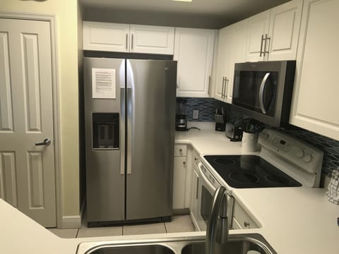 Condo, 3 Bedrooms | Private kitchen