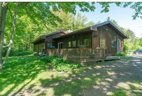 Outside overall view of White Oaks Lodging