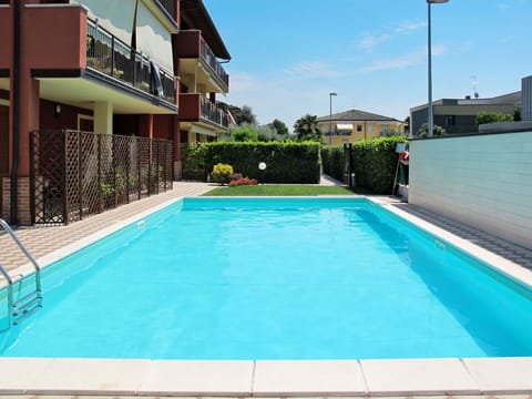 Water, Plant, Sky, Property, Swimming Pool, Building, Azure, Green, Shade, Cloud