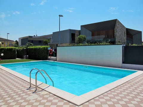 Water, Sky, Plant, Property, Swimming Pool, Street Light, Cloud, Azure, Building, Shade