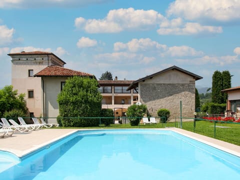 Water, Cloud, Sky, Plant, Building, Property, Swimming Pool, Azure, Tree, Shade