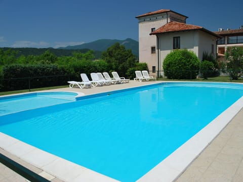 Swimming Pool, Property, Real Estate, Aqua, Rectangle, Azure, House, Composite Material, Home, Villa