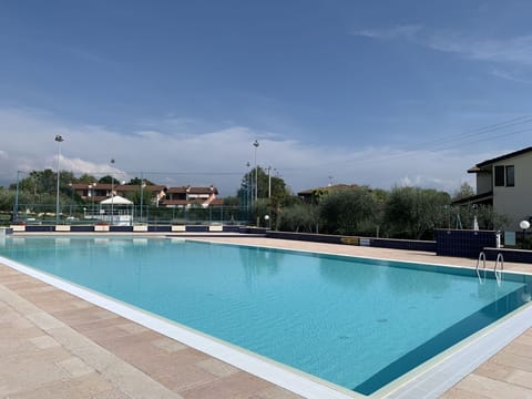 Water, Sky, Property, Cloud, Swimming Pool, Building, Rectangle, Body Of Water, Wood, House