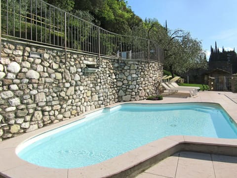 Water, Property, Swimming Pool, Azure, Plant, Sky, Rectangle, Wall, Composite Material, Grass