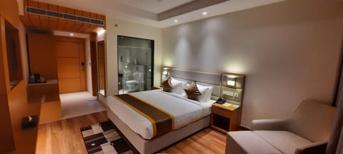 Executive Double Room | Egyptian cotton sheets, premium bedding, laptop workspace, WiFi (free)
