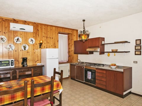 Room, Property, Furniture, Interior Design, Kitchen, Building, Cabinetry, Yellow, House, Countertop