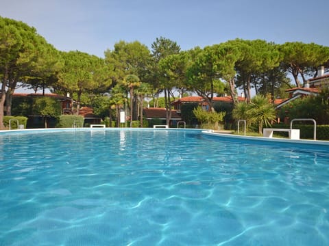 Water, Sky, Plant, Swimming Pool, Tree, House, Building, Seaside Resort, Outdoor Furniture, Arecales