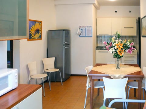 Room, Building, Furniture, Interior Design, Table, Floor, Dining Room, House, Flooring, Chair