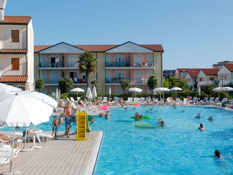 Swimming Pool, Resort, Vacation, Town, Leisure, Resort Town, Water Park, Leisure Centre, Tourism, Building