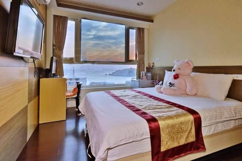 Double Room, Sea View | Desk, free WiFi, bed sheets