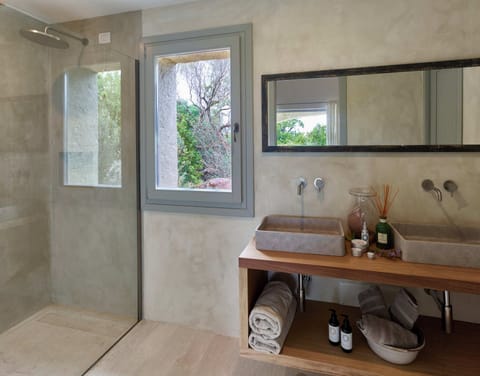 Prestige Pool Suite, Private Pool | Bathroom | Shower, eco-friendly toiletries, hair dryer, bathrobes