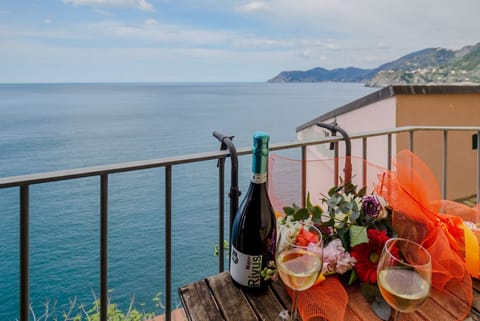 Il Baluardo Sea View Apartment on the Cliff Apartment in Manarola