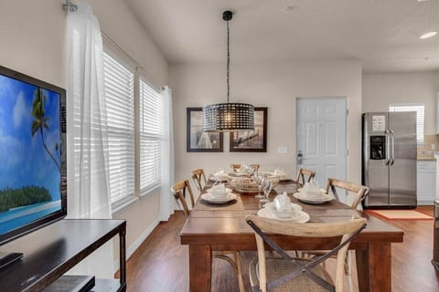 23-101 Diplomat Court (7).jpg