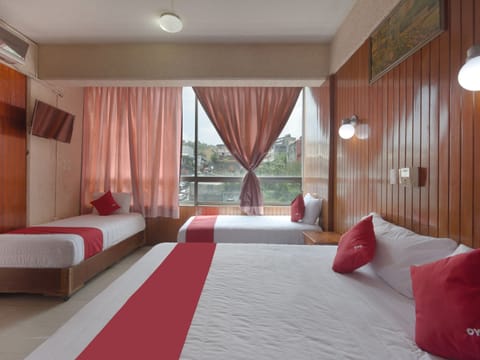 Economy Quadruple Room | Free WiFi, bed sheets