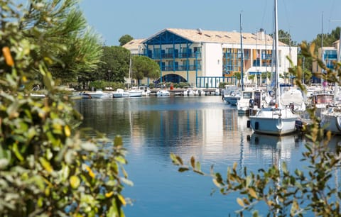 The magnificent lake views provide and peaceful and relaxing destination.