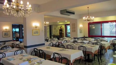 Daily buffet breakfast (EUR 6.00 per person)