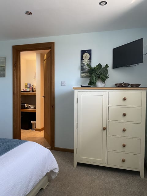 Luxury Suite, 1 King Bed, Sea View | 1 bedroom, premium bedding, desk, laptop workspace