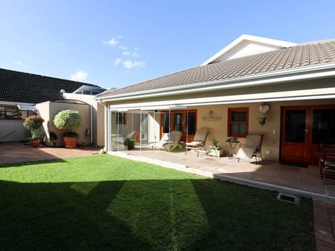 Front Patio of Lime Cottage 5 Star 2 Double Bedrooms 2 Bathrooms both on Suite