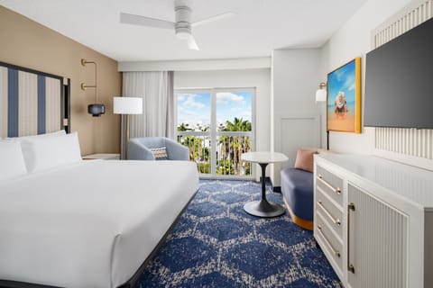 Room, 1 King Bed | Premium bedding, down comforters, in-room safe, desk