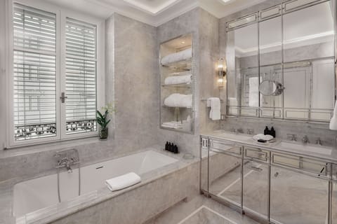 Beatrice Suite | Bathroom | Combined shower/tub, designer toiletries, hair dryer, bathrobes