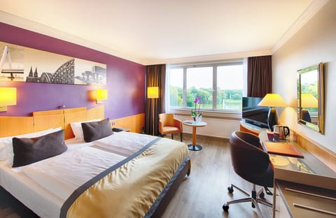 Deluxe Room | Premium bedding, minibar, in-room safe, desk