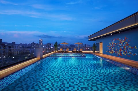 Outdoor pool, lifeguards on site