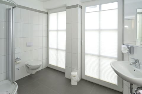 Shower, free toiletries, hair dryer, towels