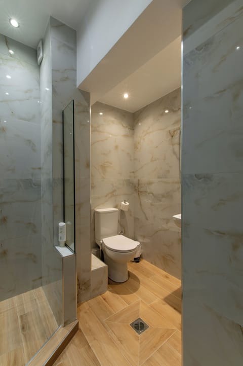 Classic Double Room, 1 Double Bed, Non Smoking, Mountain View | Bathroom | Deep soaking tub, rainfall showerhead, hair dryer, bathrobes