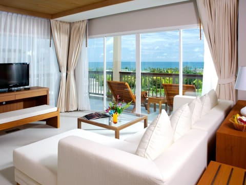 Family Suite | Hypo-allergenic bedding, minibar, in-room safe, desk