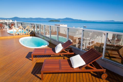 2 outdoor pools