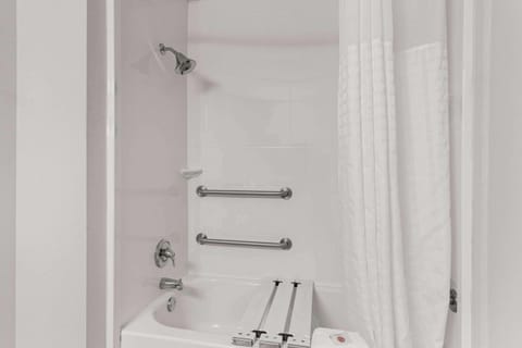 Standard Room, 1 King Bed, Accessible, Non Smoking | In-room safe, desk, iron/ironing board, free WiFi