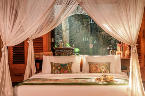 Premium bedding, in-room safe, soundproofing, iron/ironing board