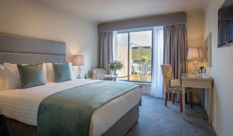 Desk, iron/ironing board, free WiFi