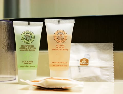 Shower, free toiletries, hair dryer, towels