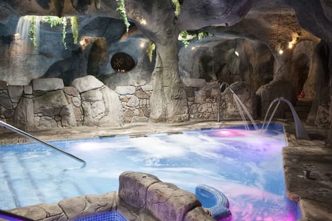 Sauna, hot tub, Turkish bath, body treatments, hydrotherapy, body scrubs